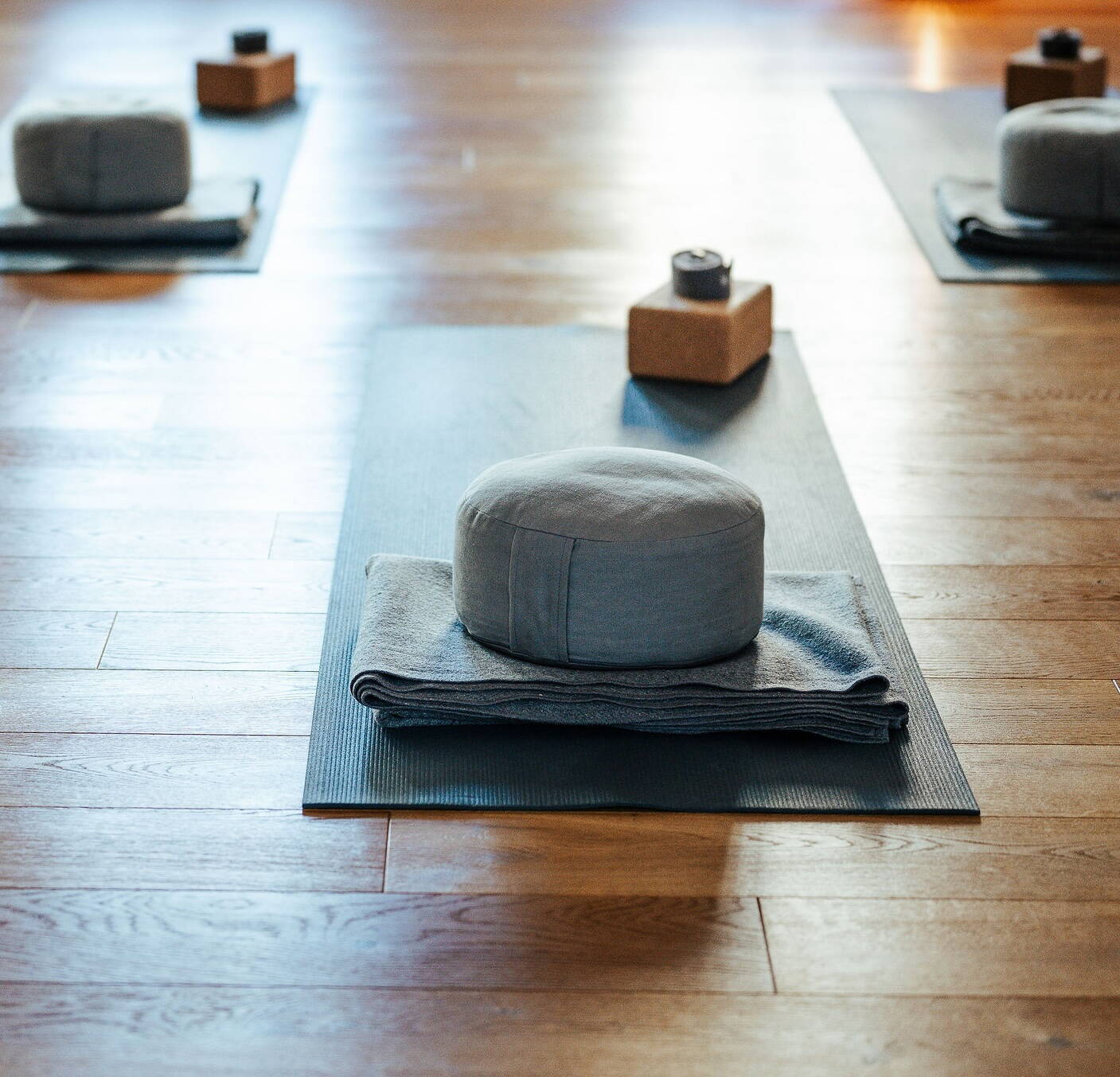 Yogamatten und Hilfsmittel Yogamatten und Hilfsmittel